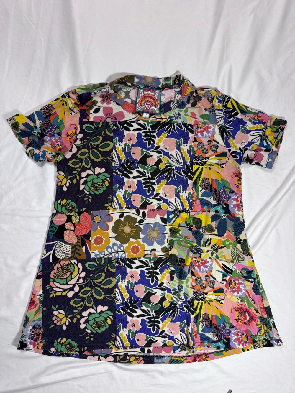 Johnny Was Navy Multicolor Floral Patchwork Tee Swing Top size Small